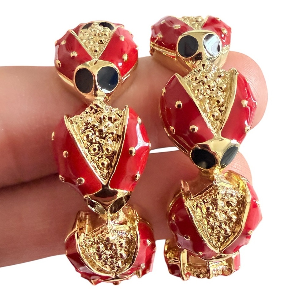 Kenneth Jay Lane Red and Gold napkins  Holders rings